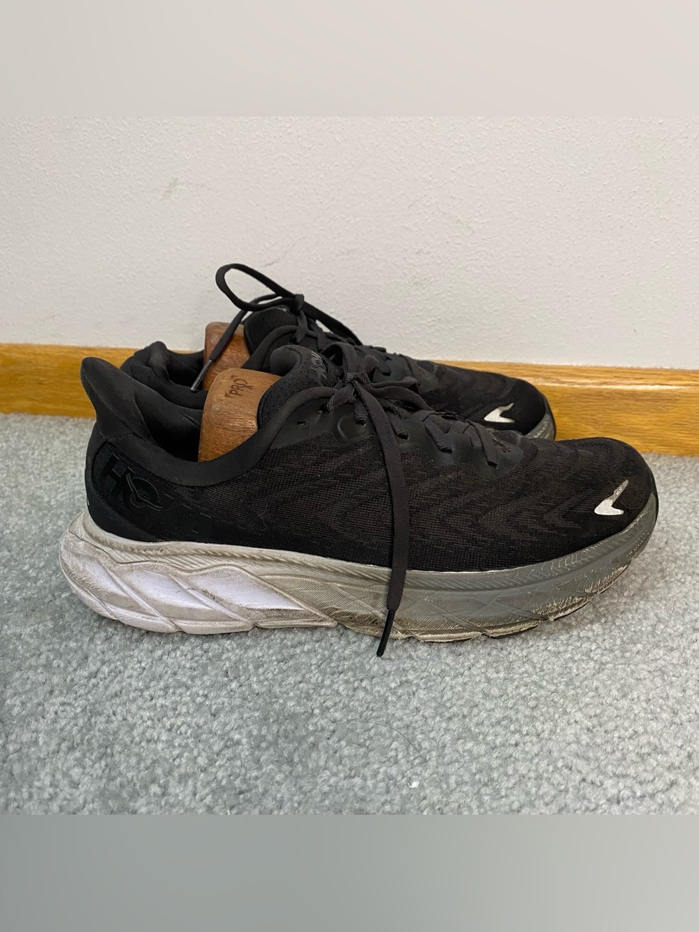 Hoka Arahi 6 Womens Black Sneaker Size 8.5